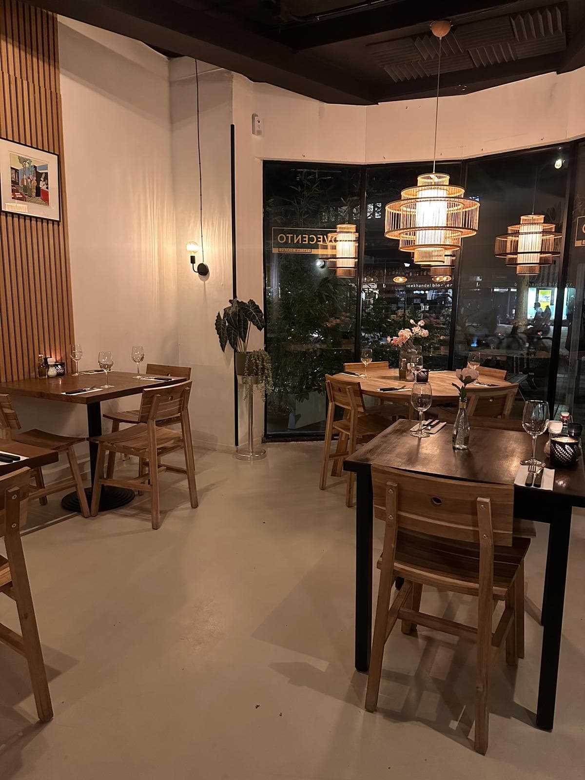 Gezellige bar en eetzaal van het beste Italiaans restaurant in Heemstede
