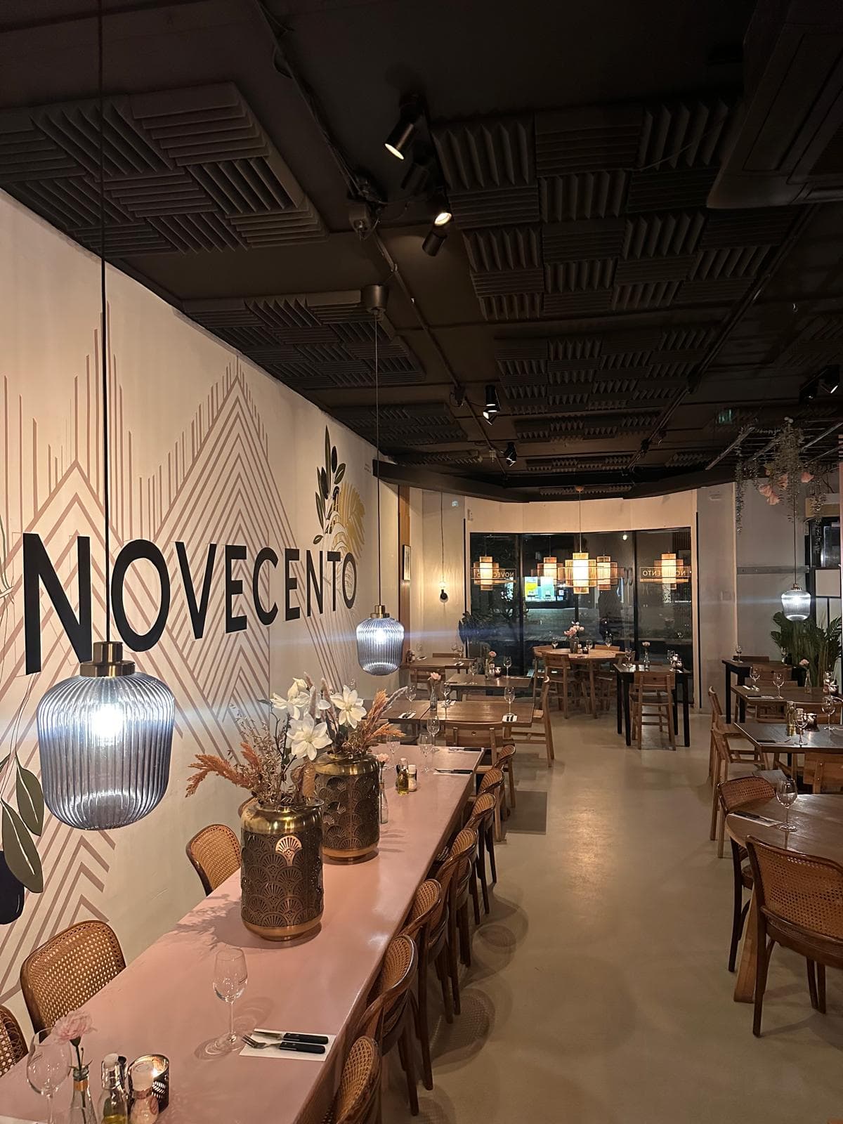 Gezellig interieur van ons Italiaanse restaurant aan de Binnenweg in Heemstede